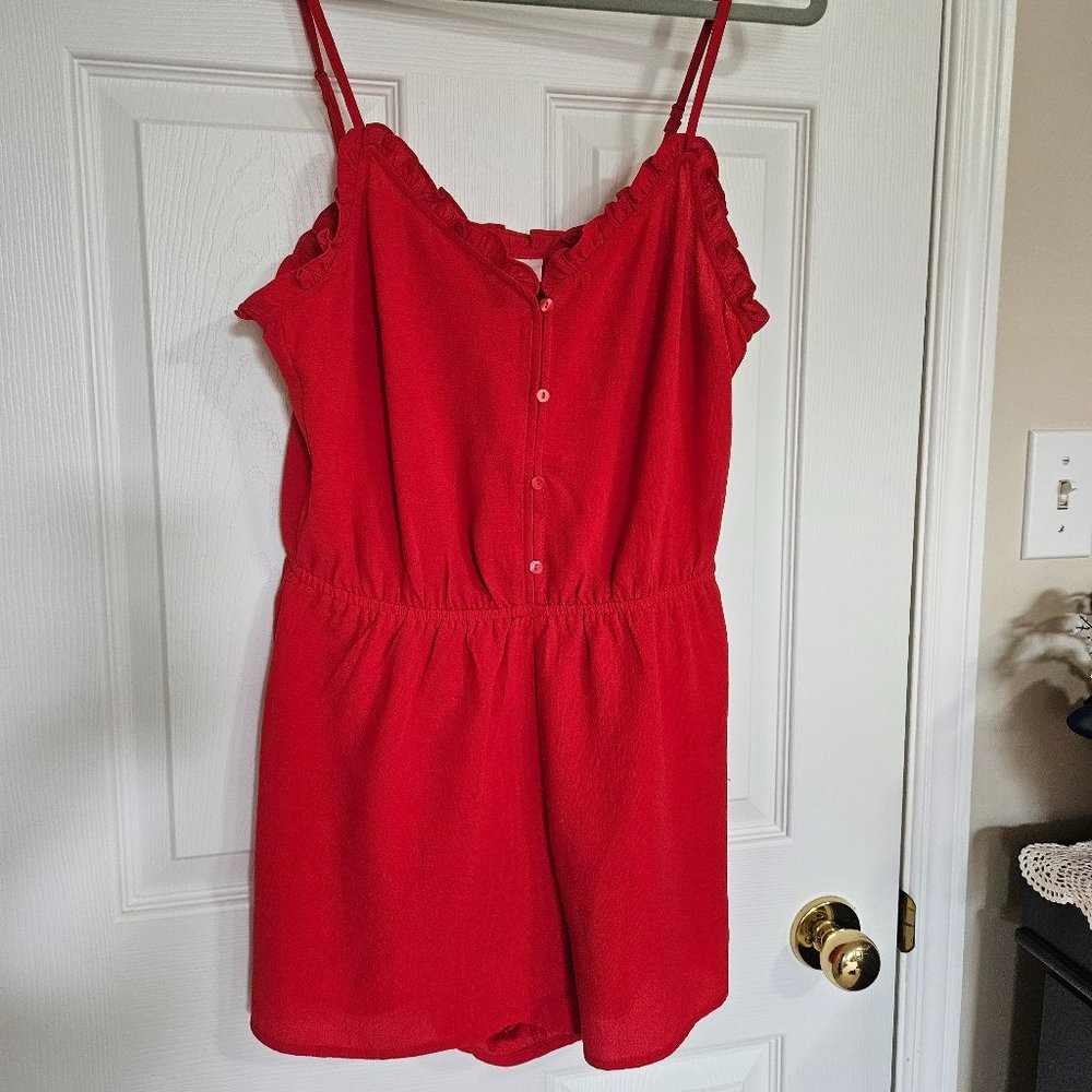Spicy red romper with frill and elastic waist
